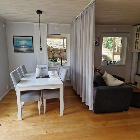 Skaergardsidyll Pa Bjoerkoe Med Gangavstand Till Havet Skarvik Екстер'єр фото